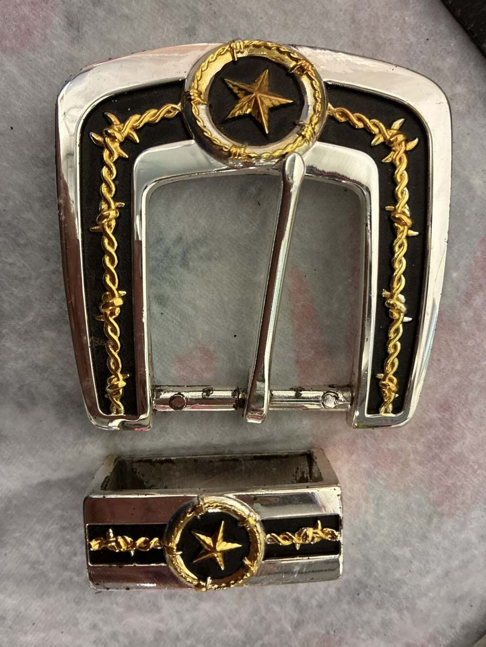 TLF Western Belt Buckle Set with Barbed Wire and Star Design